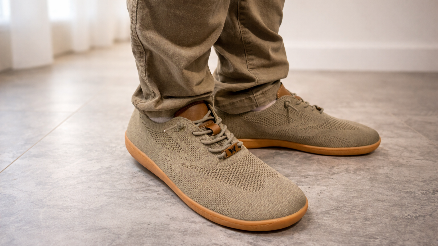 Buty barefoot Butfly khaki na stopach